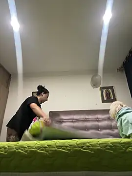 Abril Luv online show from March 2026 01:11:01 AM