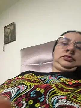 Abril Luv online show from March 2026 01:28:01 AM