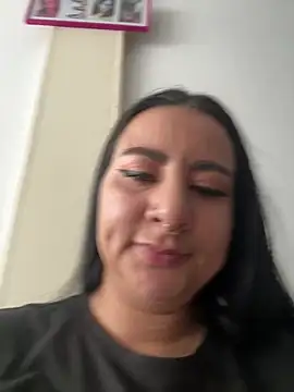 Abril Luv online show from April 2026 01:16:02 PM