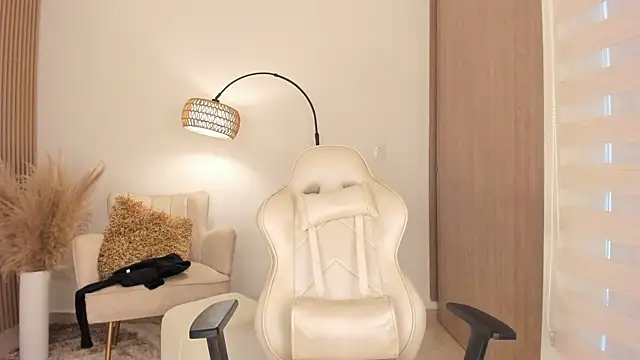 Snapshot of wandathompson_ chatting on October 2025 12:03:02 PM wandathompson online show from October 2025 12:03:02 PM