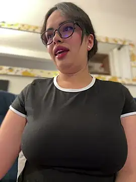 Snapshot of andra_rose chatting on January 2025 11:17:02 PM andra rose online show from January 2025 11:17:02 PM