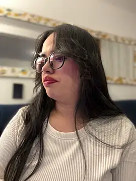 Snapshot of andra_rose chatting on February 2025 11:31:01 PM andra rose online show from February 2025 11:31:01 PM