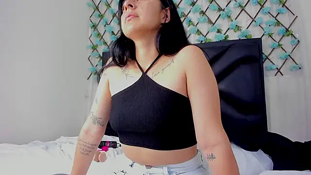 EmmaWilliamss online show from April 2026 12:01:01 PM