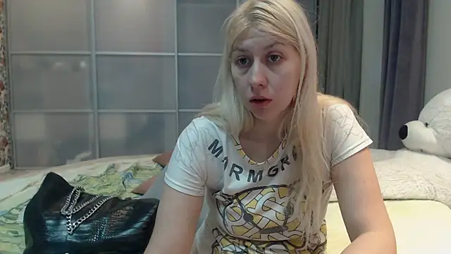 KyliePag online show from February 2026 05:48:02 AM