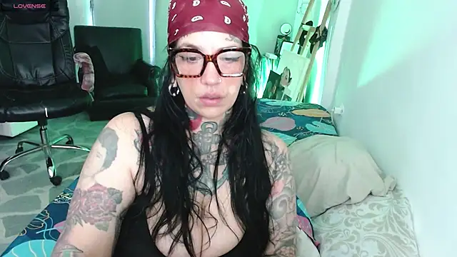 Snapshot of VampGirl1 chatting on April 2026 10:03:01 PM VampGirl1 online show from April 2026 10:03:01 PM