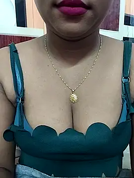 Snapshot of ANGE-MOU chatting on September 2025 01:38:02 AM ANGE-MOU online show from September 2025 01:38:02 AM