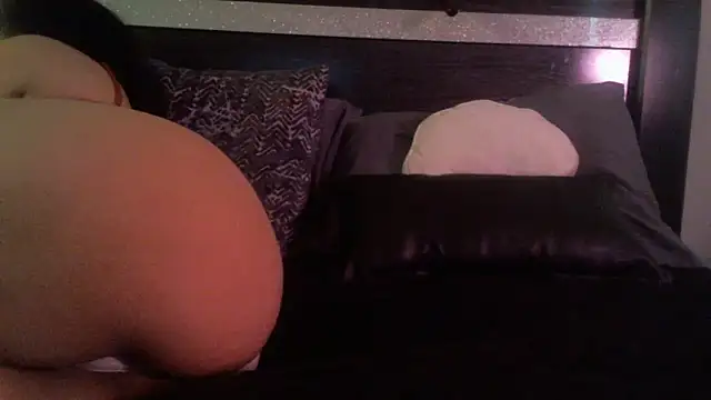 Snapshot of lofibunni chatting on April 2026 08:39:02 PM lofibunni online show from April 2026 08:39:02 PM