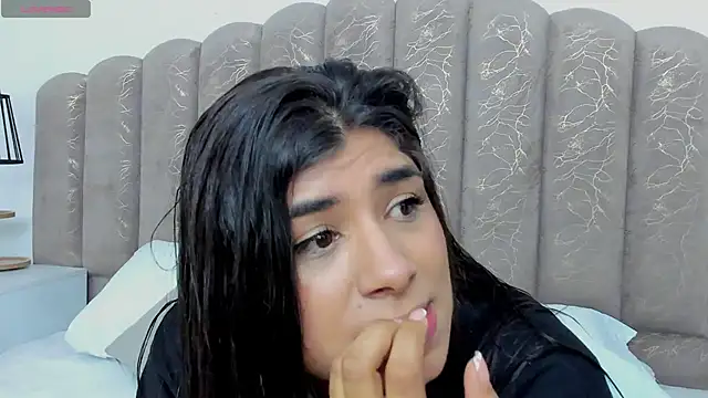 ZiaCalifa online show from December 2025 11:17:01 AM