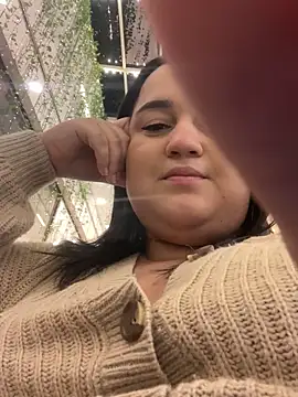 Snapshot of MinaBoss chatting on April 2026 09:19:01 PM MinaBoss online show from April 2026 09:19:01 PM