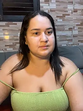 Snapshot of MinaBoss chatting on April 2026 02:31:01 AM MinaBoss online show from April 2026 02:31:01 AM