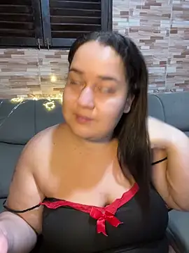 Snapshot of MinaBoss chatting on April 2026 03:00:02 AM MinaBoss online show from April 2026 03:00:02 AM