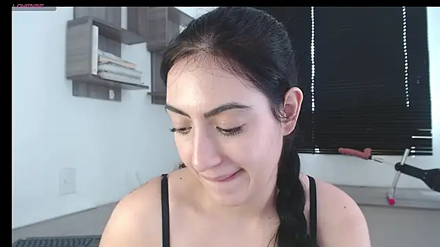 Snapshot of MIYESSI chatting on February 2025 08:11:01 PM MIYESSI online show from February 2025 08:11:01 PM