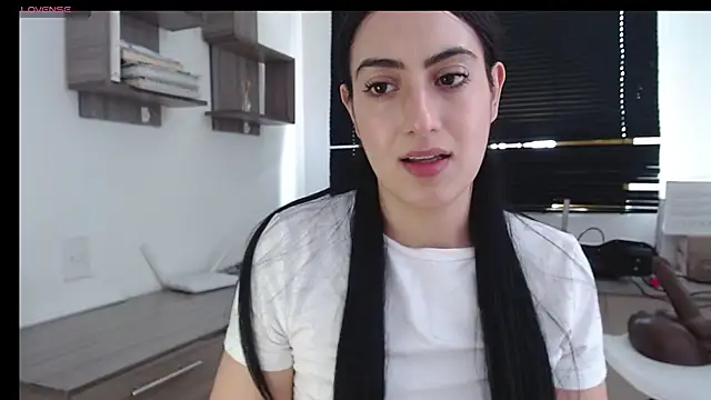 Snapshot of MIYESSI chatting on March 2025 07:42:02 PM MIYESSI online show from March 2025 07:42:02 PM