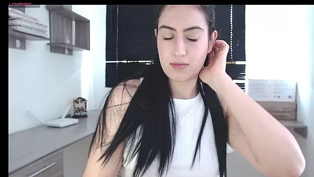 Snapshot of MIYESSI chatting on March 2025 05:07:01 PM MIYESSI online show from March 2025 05:07:01 PM