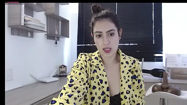 Snapshot of MIYESSI chatting on March 2025 04:22:01 PM MIYESSI online show from March 2025 04:22:01 PM