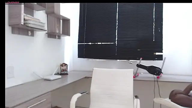 Snapshot of MIYESSI chatting on March 2025 06:23:01 PM MIYESSI online show from March 2025 06:23:01 PM