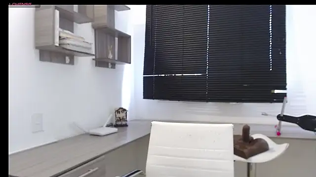 Snapshot of MIYESSI chatting on March 2025 08:40:01 PM MIYESSI online show from March 2025 08:40:01 PM