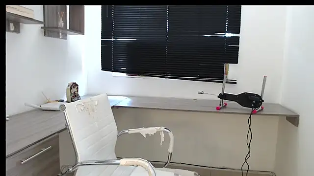 Snapshot of MIYESSI chatting on September 2025 04:39:01 PM MIYESSI online show from September 2025 04:39:01 PM