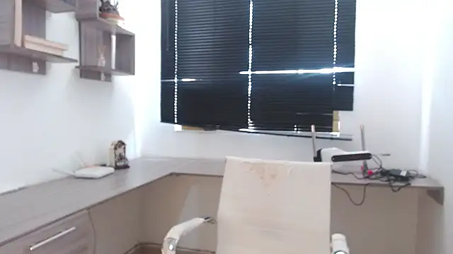 Snapshot of MIYESSI chatting on September 2025 06:53:02 PM MIYESSI online show from September 2025 06:53:02 PM