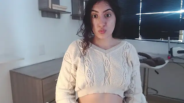 Snapshot of MIYESSI chatting on September 2025 03:02:01 PM MIYESSI online show from September 2025 03:02:01 PM