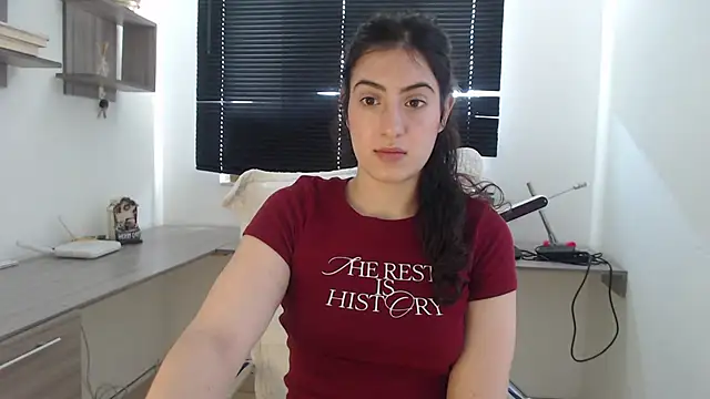 Snapshot of MIYESSI chatting on October 2025 04:24:02 PM MIYESSI online show from October 2025 04:24:02 PM