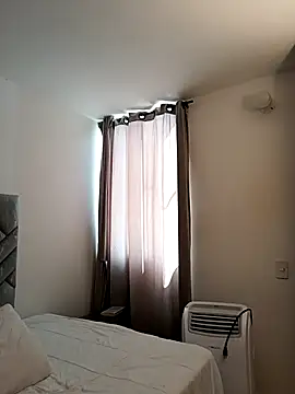 Snapshot of MIYESSI chatting on November 2025 02:09:02 PM MIYESSI online show from November 2025 02:09:02 PM