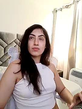 Snapshot of MIYESSI chatting on November 2025 05:17:01 PM MIYESSI online show from November 2025 05:17:01 PM