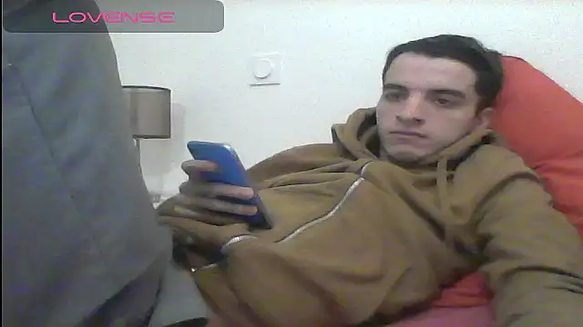 Snapshot of Tombgy07 chatting on February 2025 08:20:02 PM Tombgy07 online show from February 2025 08:20:02 PM