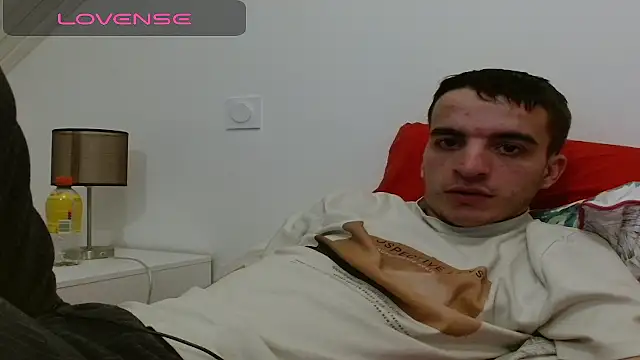 Snapshot of Tombgy07 chatting on November 2025 08:40:02 PM Tombgy07 online show from November 2025 08:40:02 PM