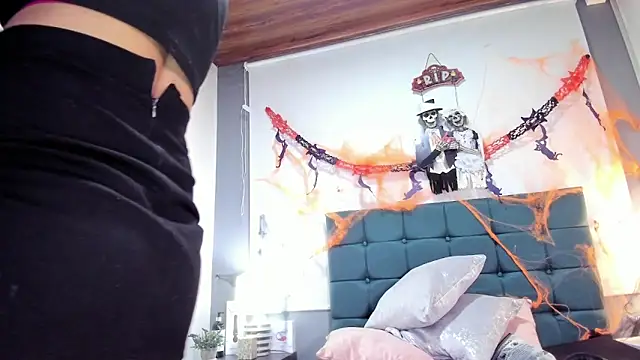 charlott lens online show from October 2025 02:29:01 PM