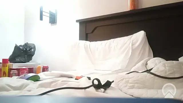 Snapshot of JunkieLiLMethWhore chatting on October 2025 05:51:02 AM JunkieLiLMethWhore online show from October 2025 05:51:02 AM