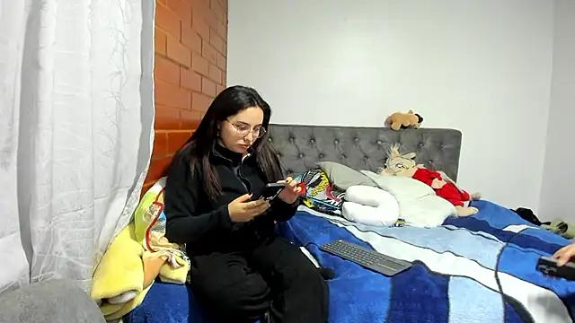  girls on fire  online show from December 2025 11:22:01 PM