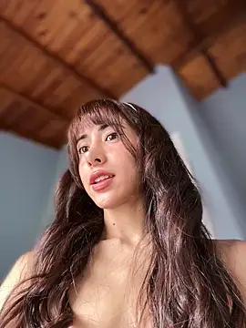 Snapshot of lauravasquez chatting on April 2026 04:55:02 PM lauravasquez online show from April 2026 04:55:02 PM