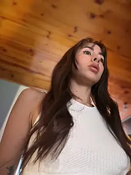 Snapshot of lauravasquez chatting on April 2026 05:19:02 PM lauravasquez online show from April 2026 05:19:02 PM