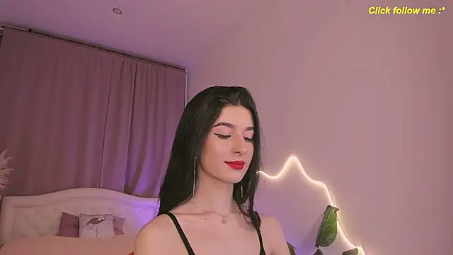 Snapshot of LauraCoy chatting on May 2026 08:25:01 PM LauraCoy online show from May 2026 08:25:01 PM