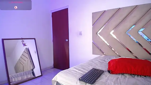 Snapshot of Raven_foxter1 chatting on January 2025 09:04:01 AM Raven foxter1 online show from January 2025 09:04:01 AM