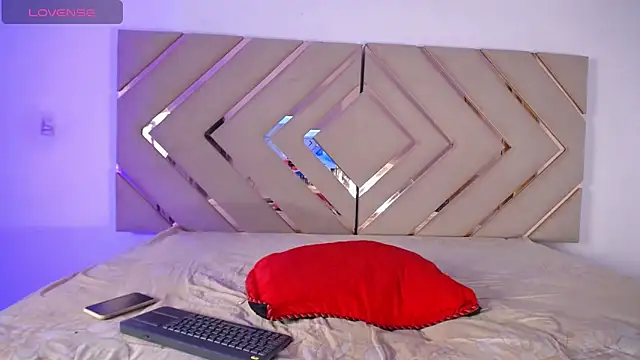 Snapshot of Raven_foxter1 chatting on February 2025 08:02:02 PM Raven foxter1 online show from February 2025 08:02:02 PM