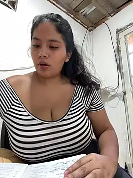 Snapshot of moncerrat_luna chatting on July 2026 08:44:02 PM moncerrat luna online show from July 2026 08:44:02 PM