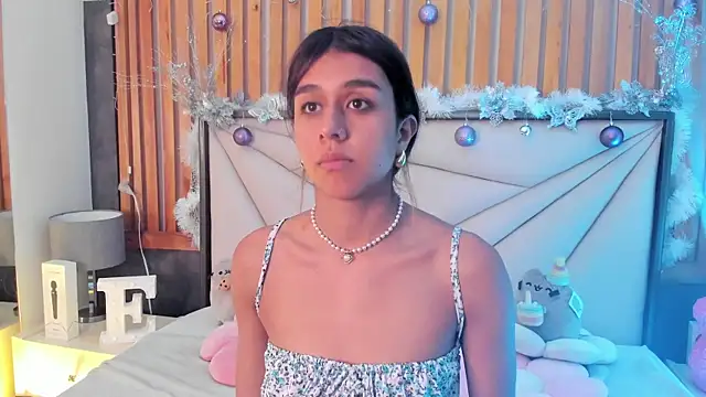 Emiily Scott1 online show from December 2024 08:44:01 PM