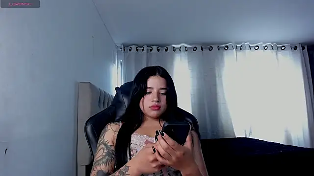 Snapshot of aliice_walker_ chatting on April 2026 05:38:02 PM aliice walker online show from April 2026 05:38:02 PM