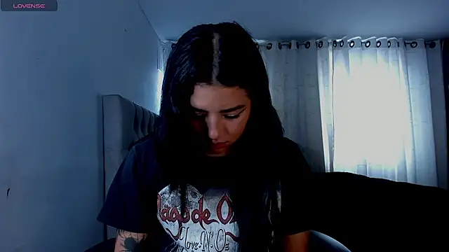 Snapshot of aliice_walker_ chatting on April 2026 04:05:01 PM aliice walker online show from April 2026 04:05:01 PM