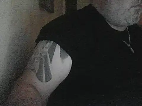 Snapshot of Paolino_8316 chatting on December 2025 11:32:01 PM Paolino 8316 online show from December 2025 11:32:01 PM