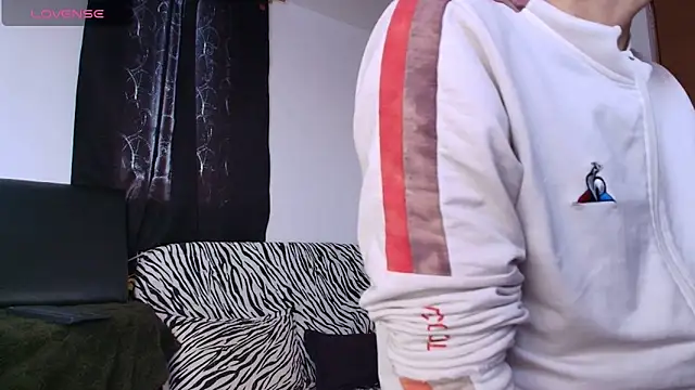 kisstarxxx online show from December 2025 08:59:01 PM