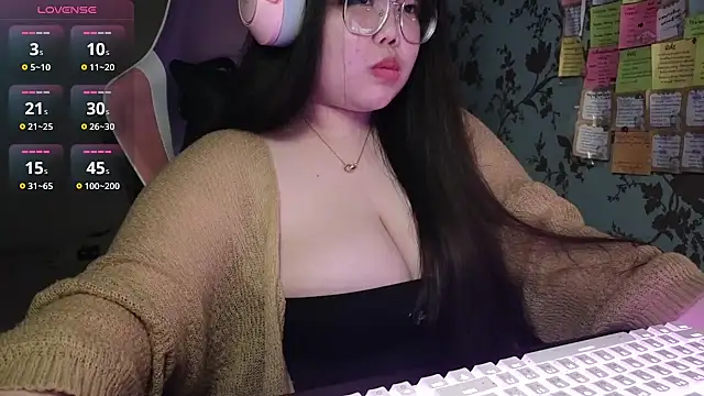 Snapshot of ANNELIESE_ chatting on December 2024 08:18:01 PM ANNELIESE online show from December 2024 08:18:01 PM