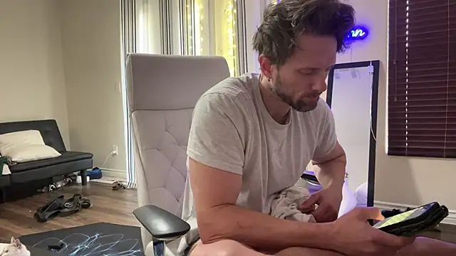 Snapshot of alexmannd chatting on October 2025 04:02:01 PM alexmannd online show from October 2025 04:02:01 PM