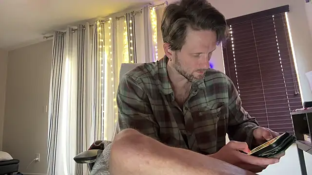 Snapshot of alexmannd chatting on October 2025 03:58:01 PM alexmannd online show from October 2025 03:58:01 PM