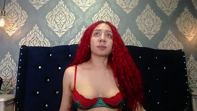 Snapshot of IsabelaLatina chatting on April 2026 12:45:02 AM IsabelaLatina online show from April 2026 12:45:02 AM