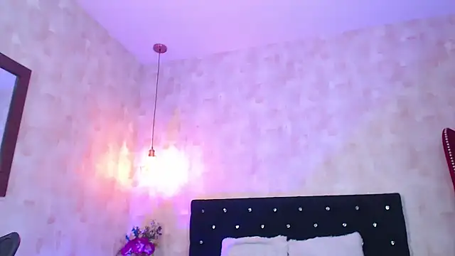 Snapshot of IsabelaLatina chatting on June 2026 05:12:01 AM IsabelaLatina online show from June 2026 05:12:01 AM