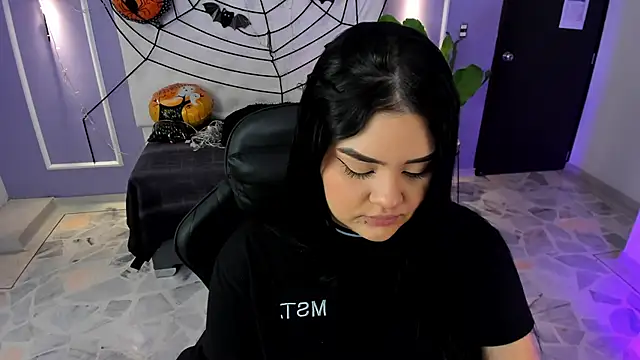 martinasaez online show from October 2025 08:08:02 PM
