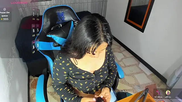 Charis 21 online show from October 2025 01:44:01 AM